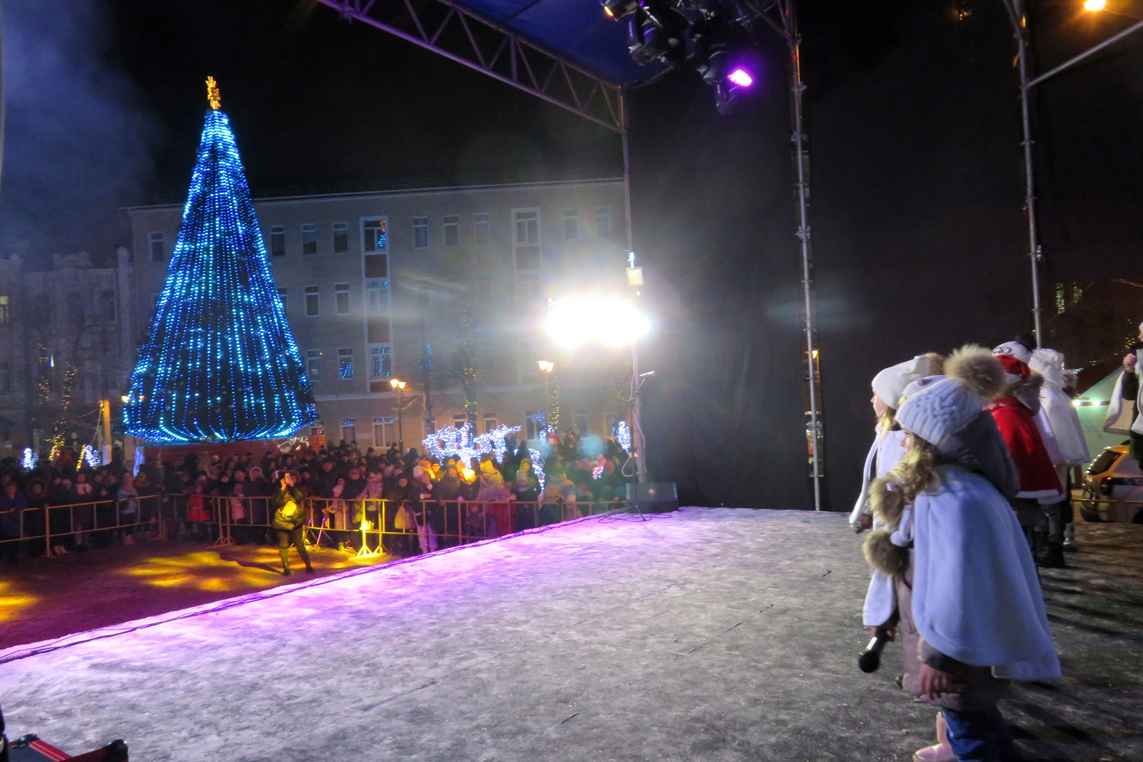Як у Хмельницькому Різдвяний ярмарок закривали